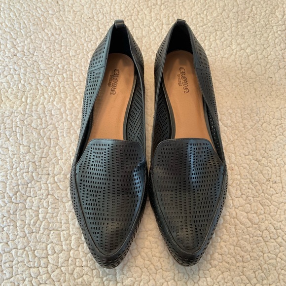 Crown Vintage Shoes - Perforated Chic Pointed Loafers